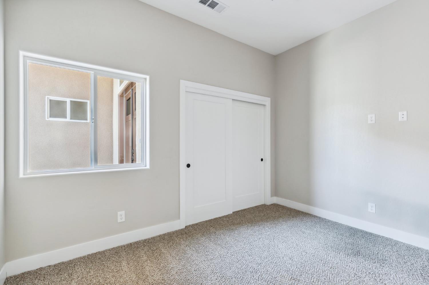 8385 Lake Shore Dr, Chowchilla, CA 93610