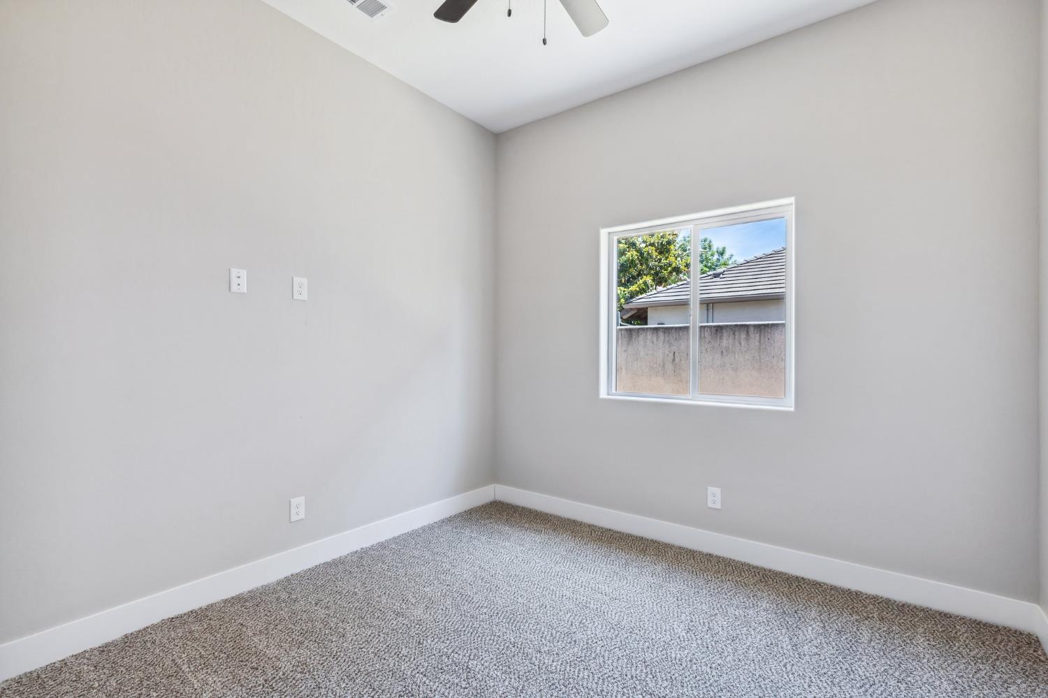 8385 Lake Shore Dr, Chowchilla, CA 93610