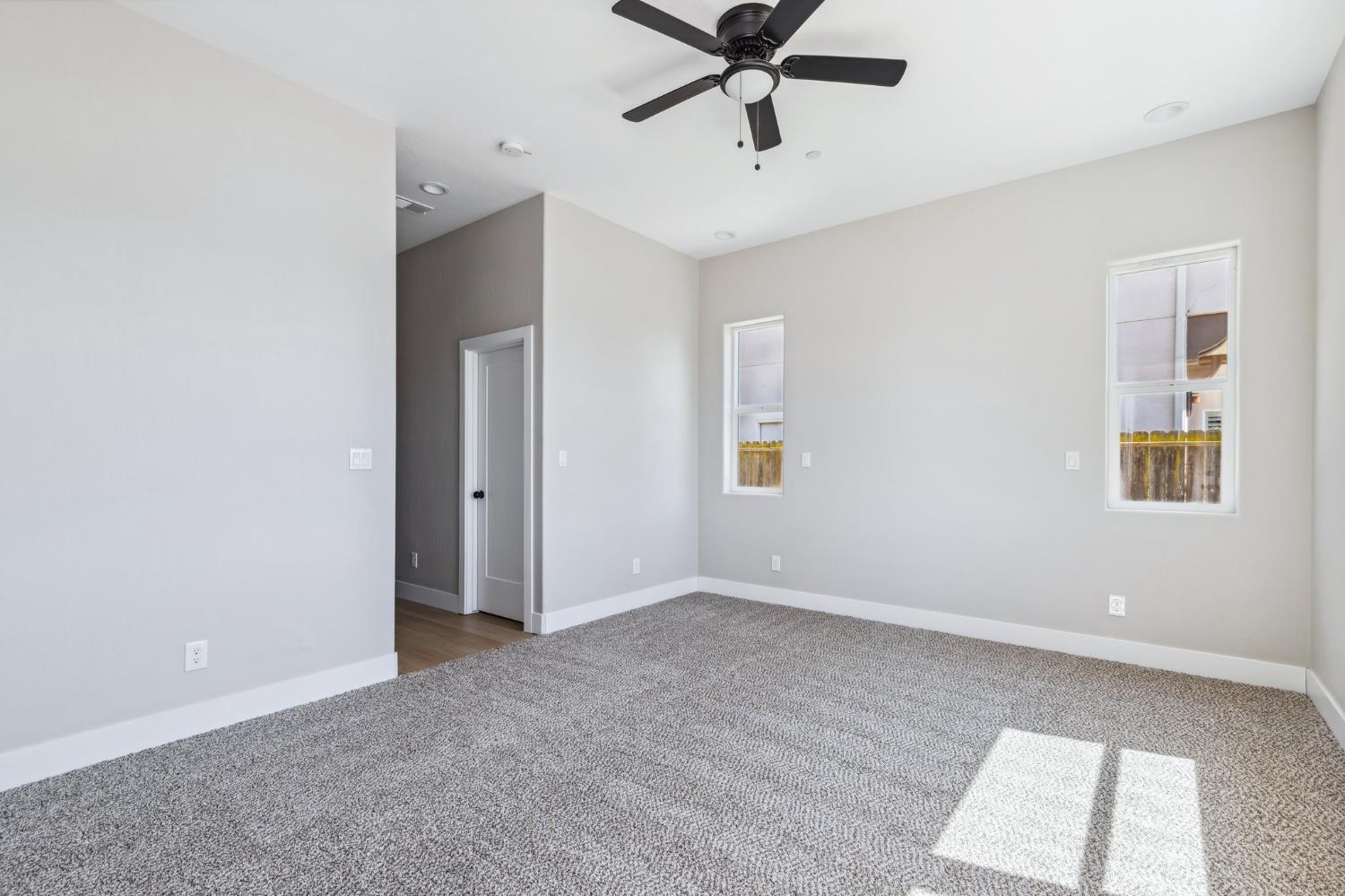 8385 Lake Shore Dr, Chowchilla, CA 93610