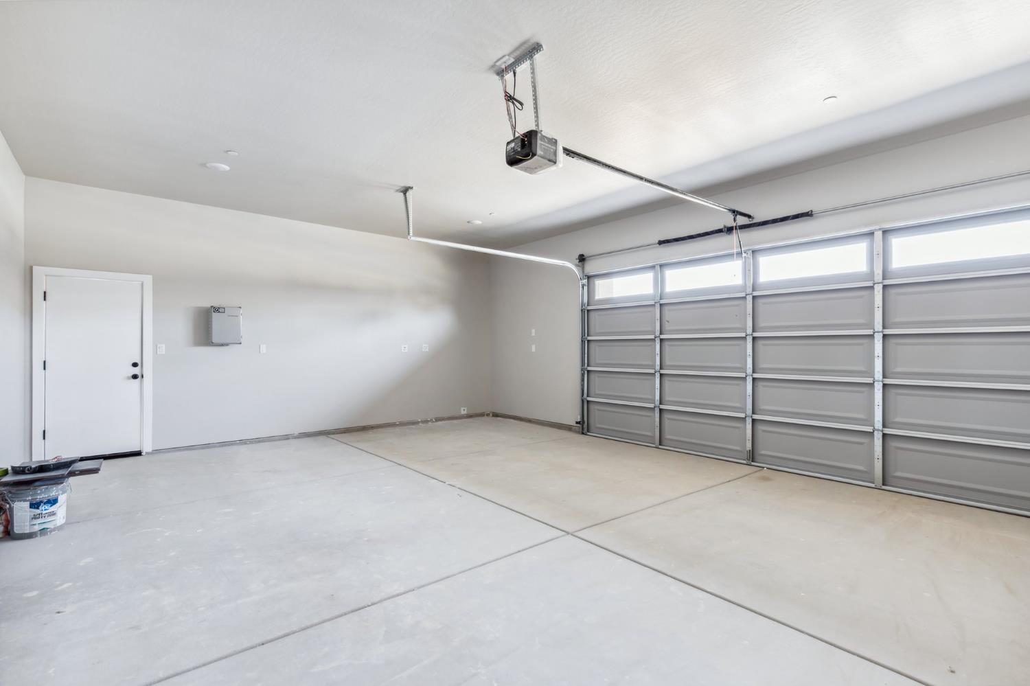 8385 Lake Shore Dr, Chowchilla, CA 93610