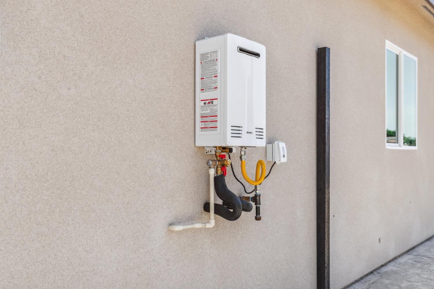 8385 Lake Shore Dr, Chowchilla, CA 93610