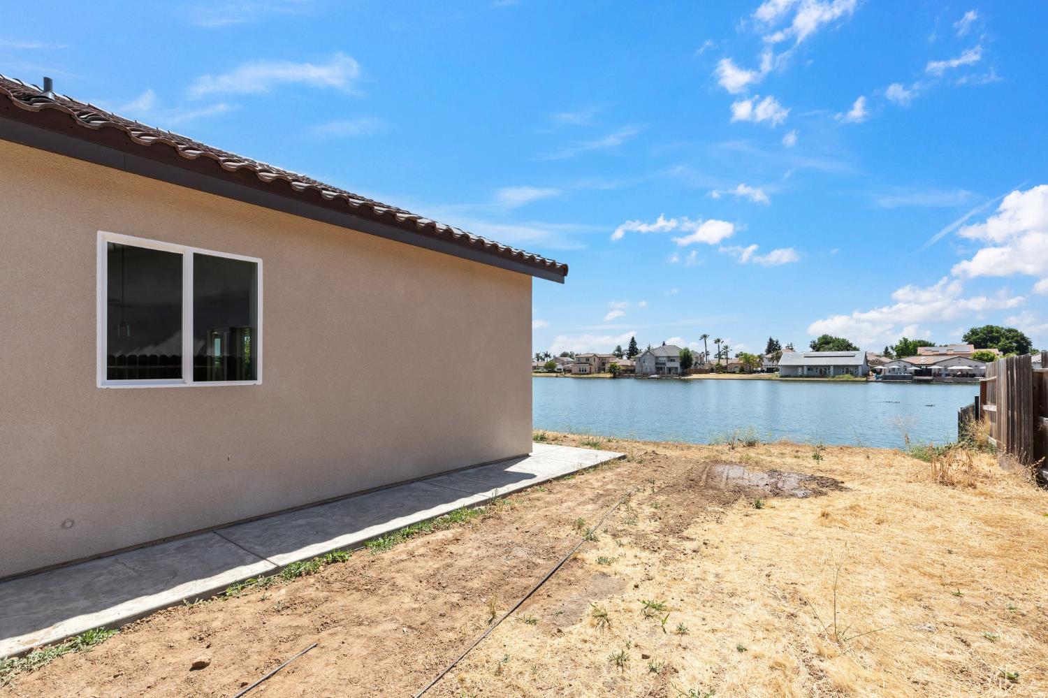 8385 Lake Shore Dr, Chowchilla, CA 93610