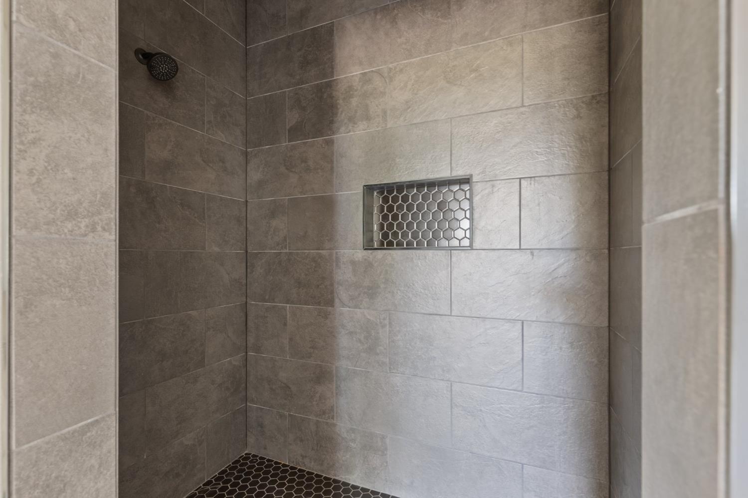 8440 Lake Shore Dr, Chowchilla, CA 93610