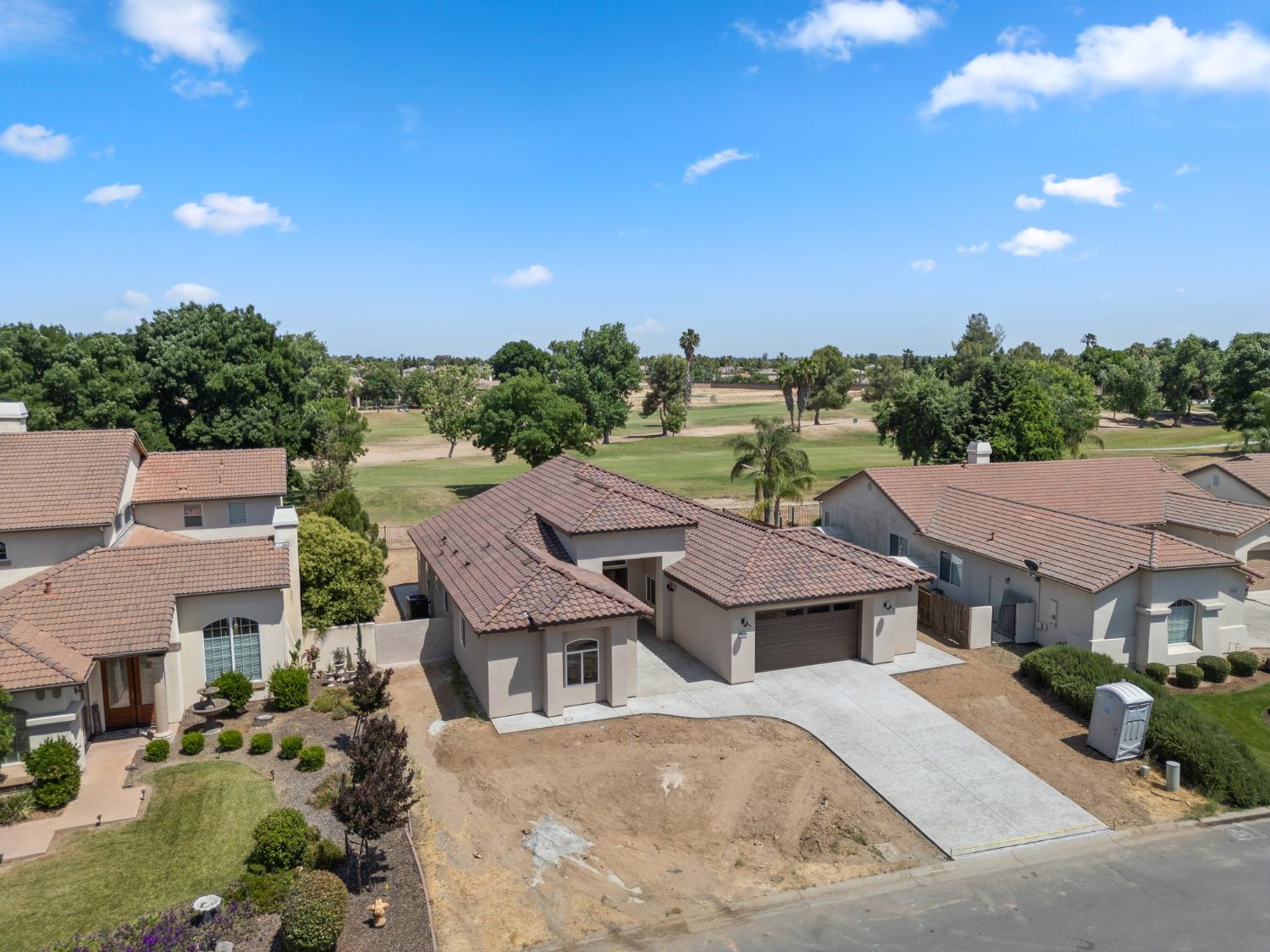 8440 Lake Shore Dr, Chowchilla, CA 93610