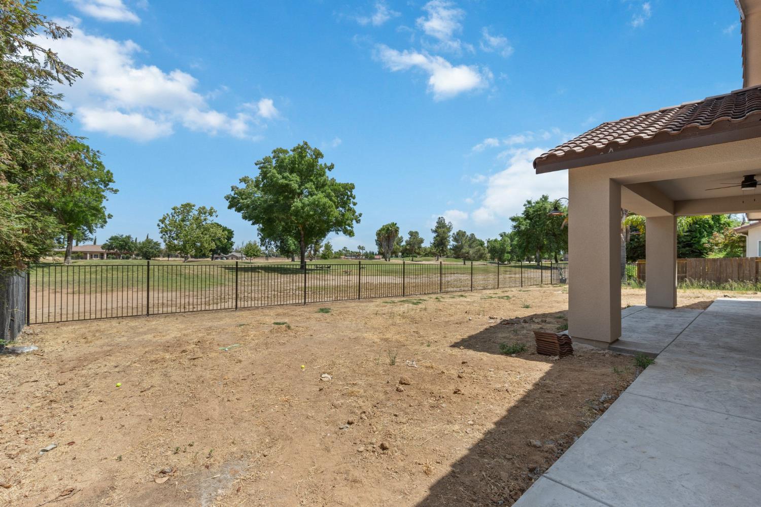 8440 Lake Shore Dr, Chowchilla, CA 93610