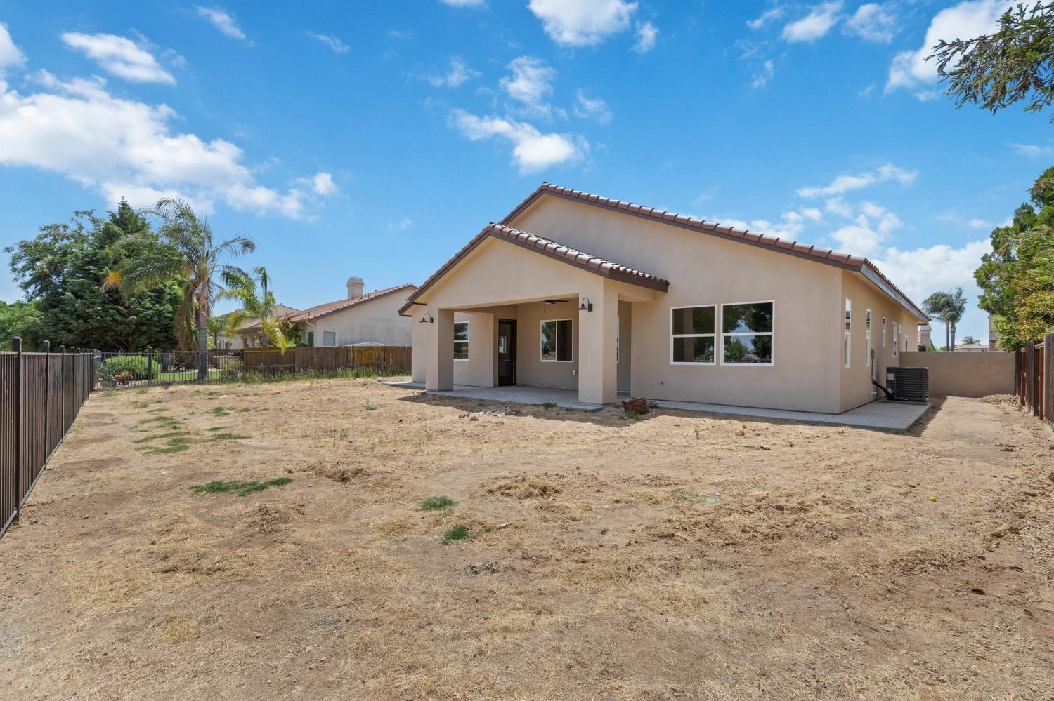 8440 Lake Shore Dr, Chowchilla, CA 93610