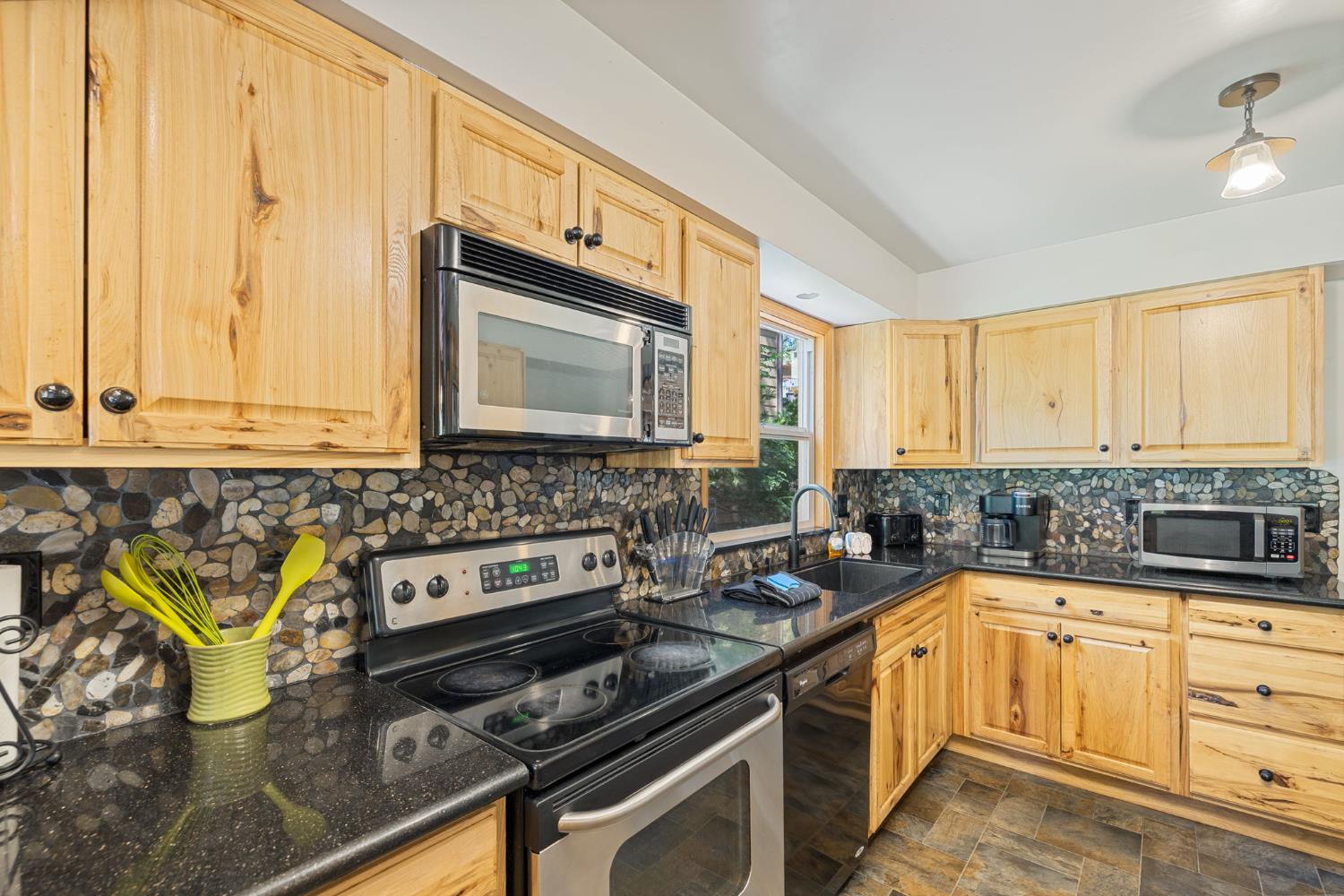 39162 Manzanita, Bass Lake, CA 93604