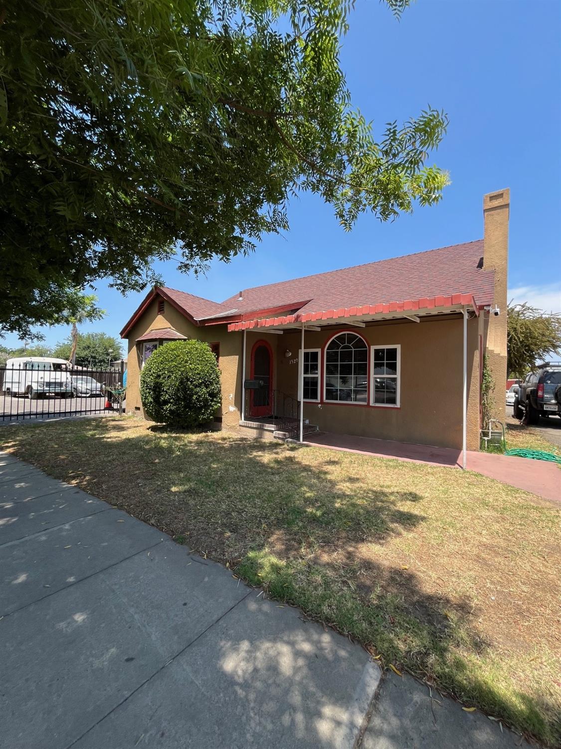 1510 G St, Reedley, CA 93654