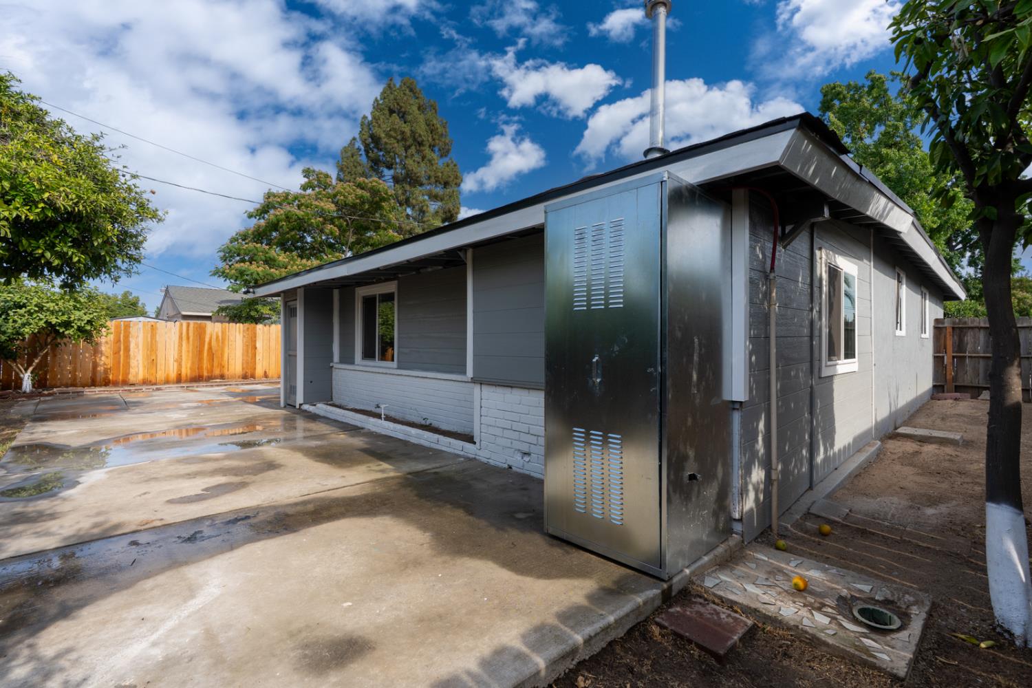 2719 E Norwich Ave, Fresno, CA 93726