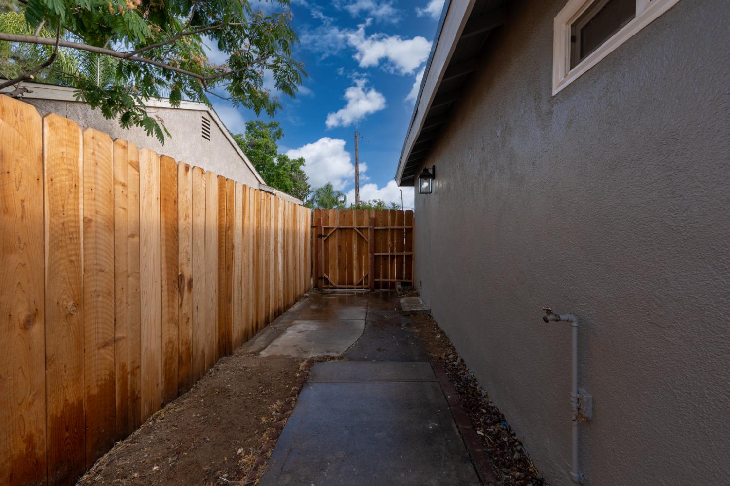 2719 E Norwich Ave, Fresno, CA 93726