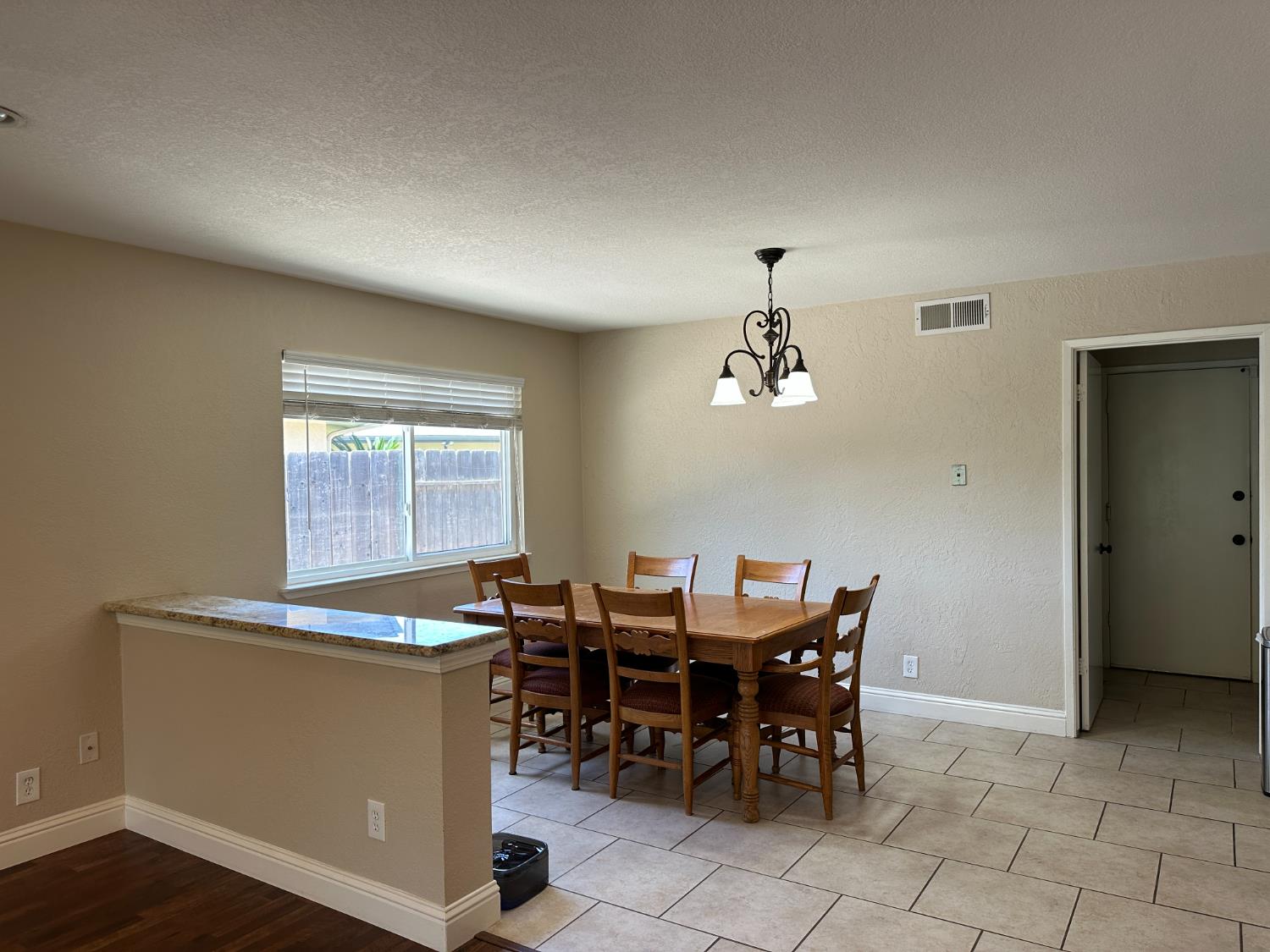 6284 N Del Mar Ave, Fresno, CA 93704