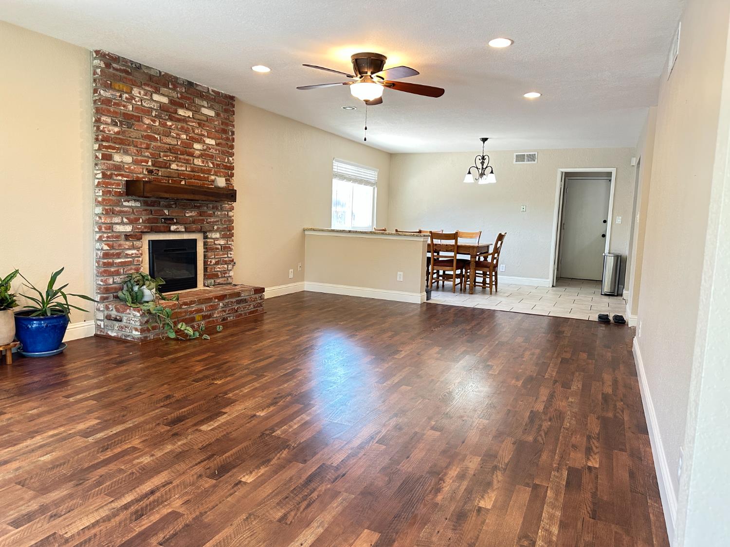 6284 N Del Mar Ave, Fresno, CA 93704