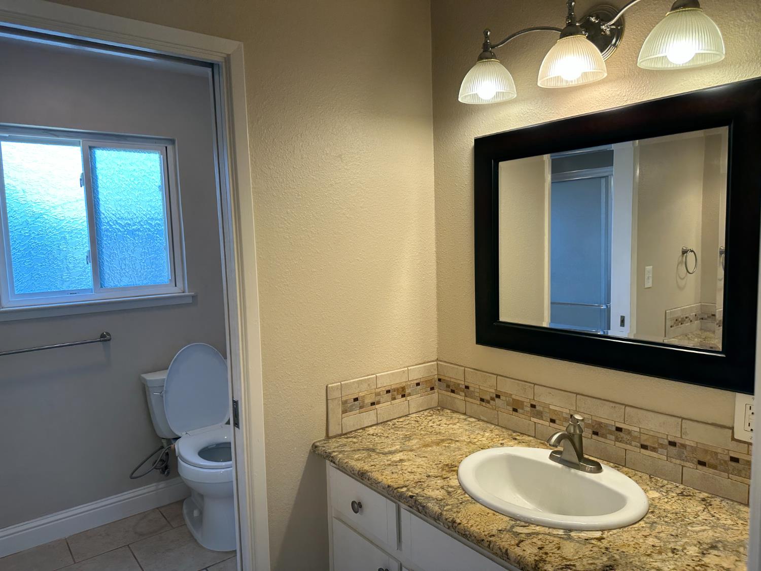 6284 N Del Mar Ave, Fresno, CA 93704