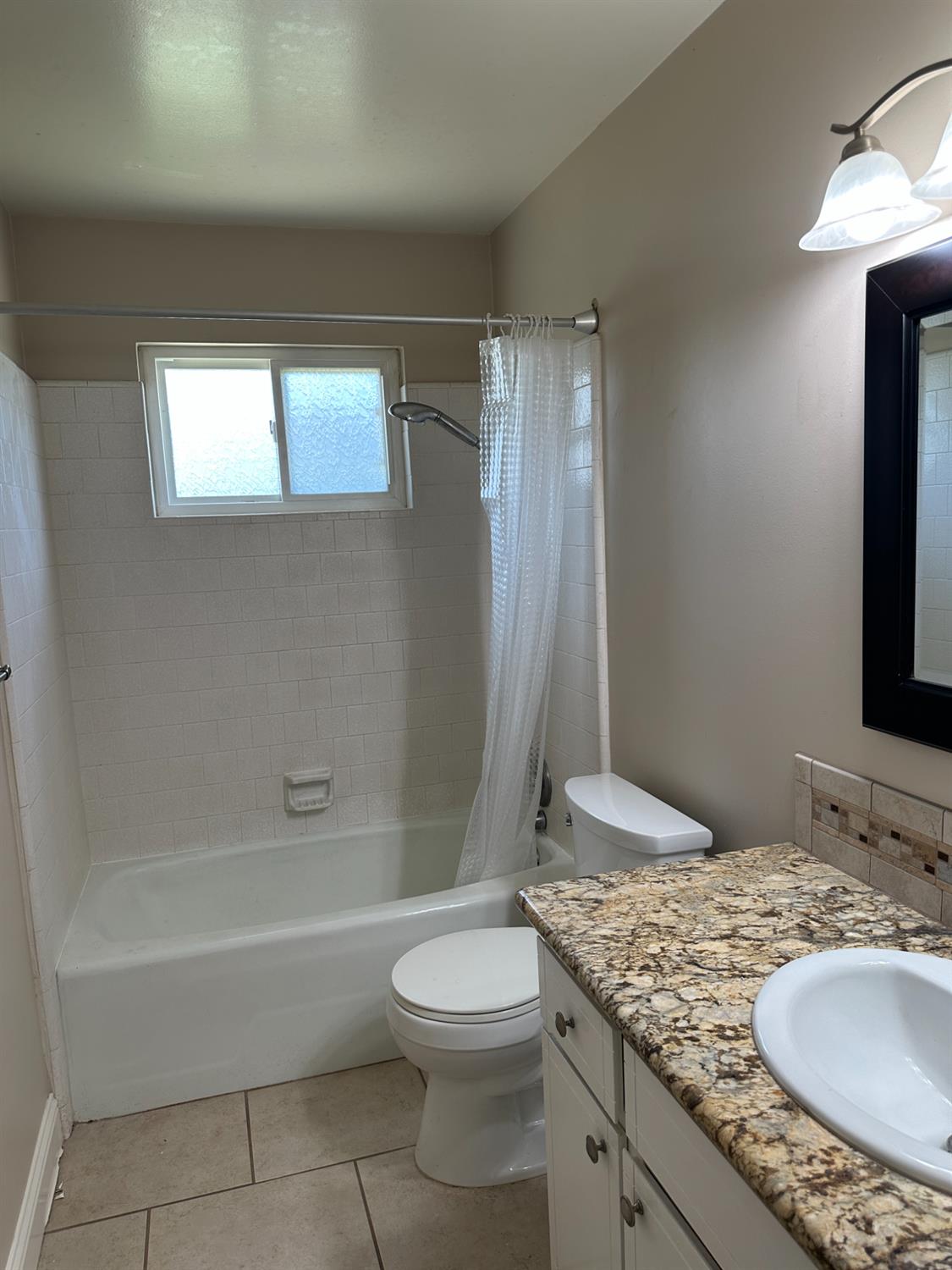 6284 N Del Mar Ave, Fresno, CA 93704