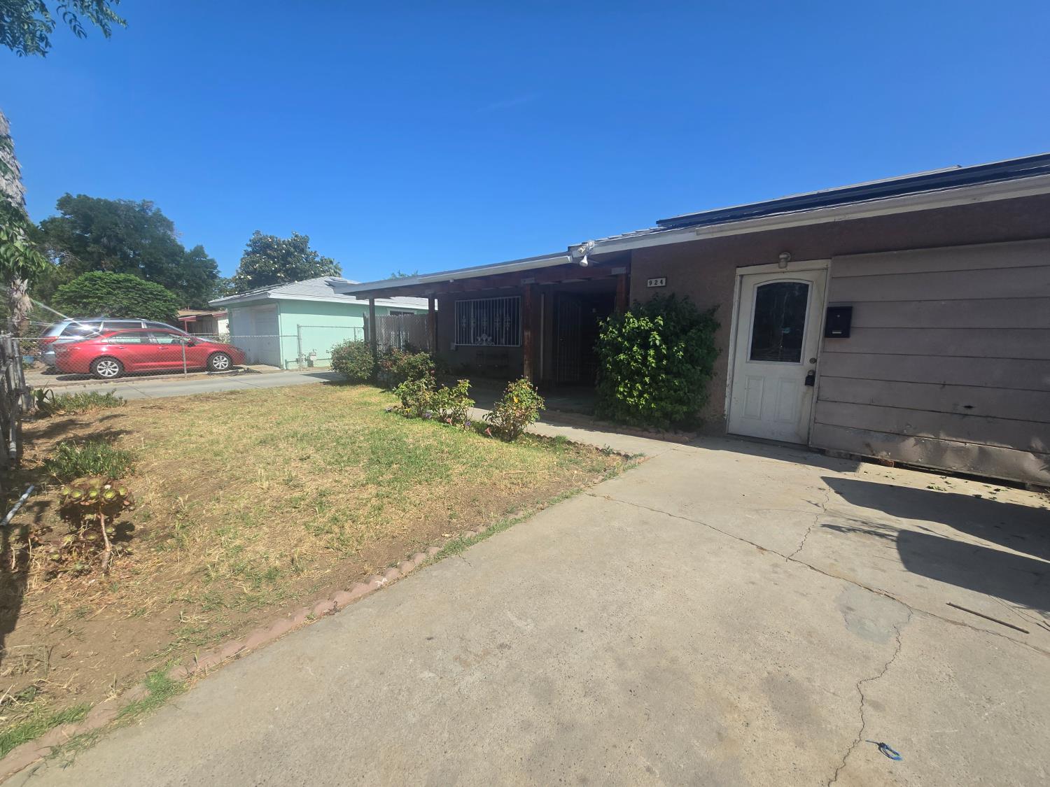 924 W Myers, Fresno, CA 93706