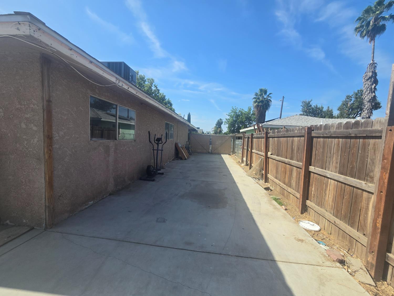 924 W Myers, Fresno, CA 93706