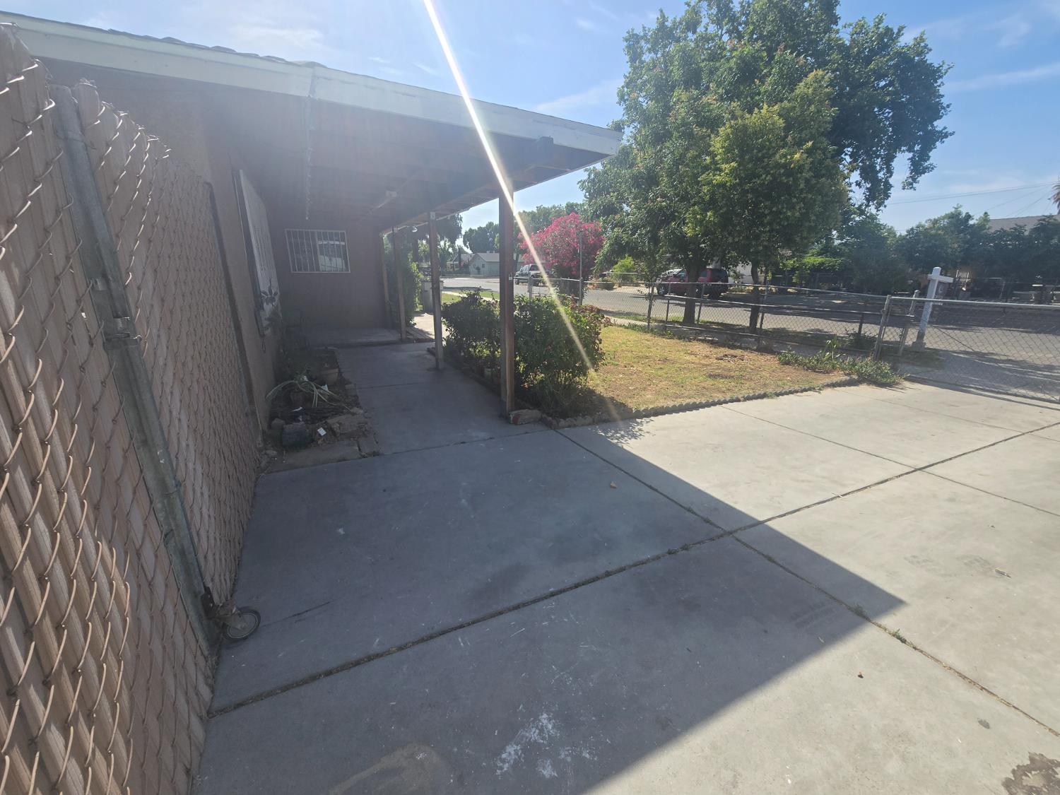 924 W Myers, Fresno, CA 93706