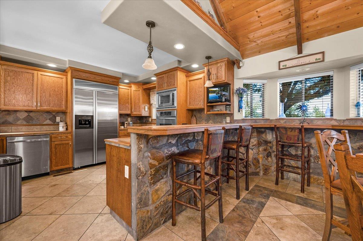 46281 Eastwood Dr S, Oakhurst, CA 93644