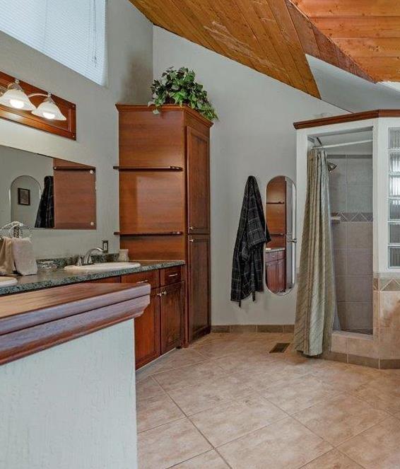 46281 Eastwood Dr S, Oakhurst, CA 93644