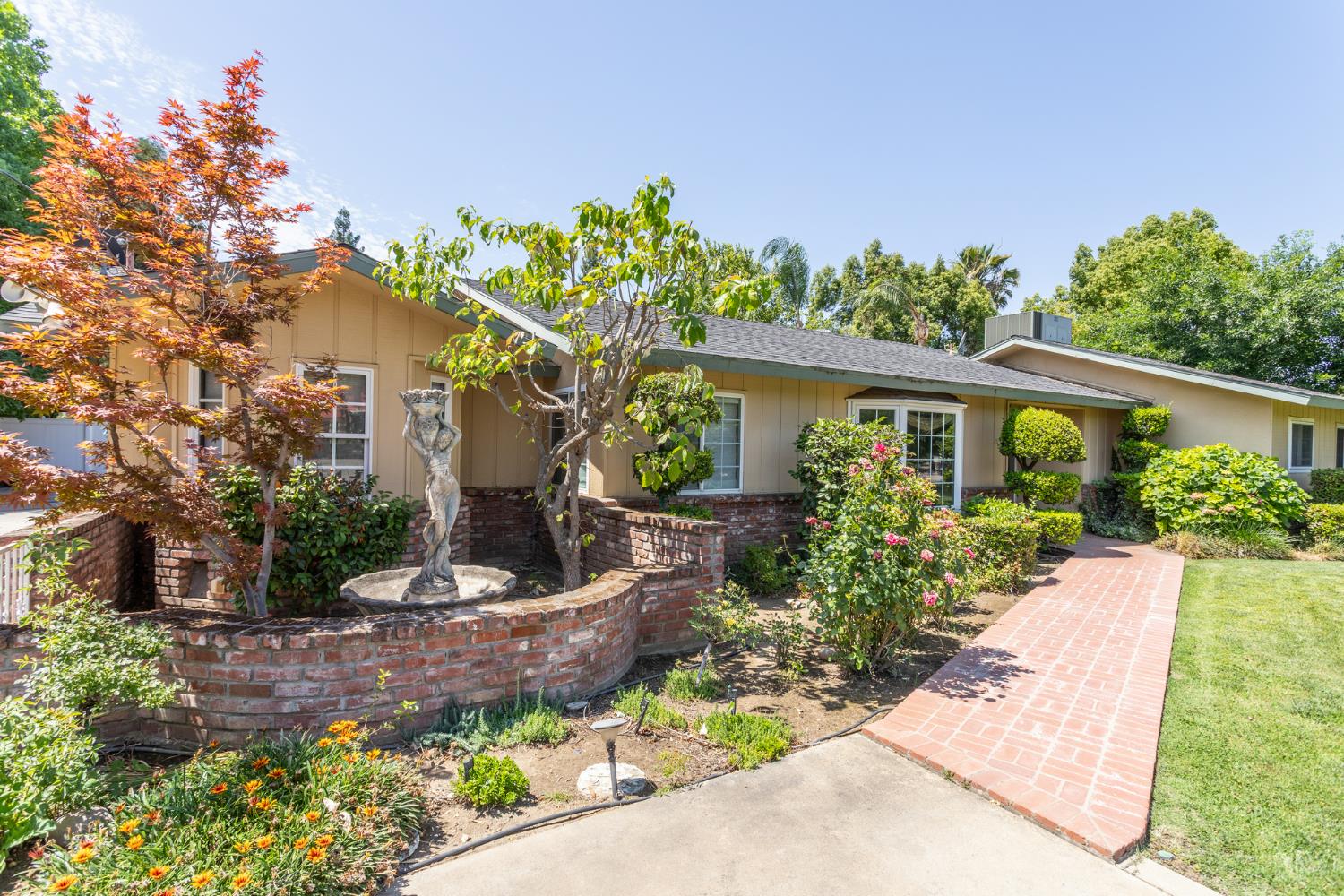 450 W Alluvial Ave, Clovis, CA 93611