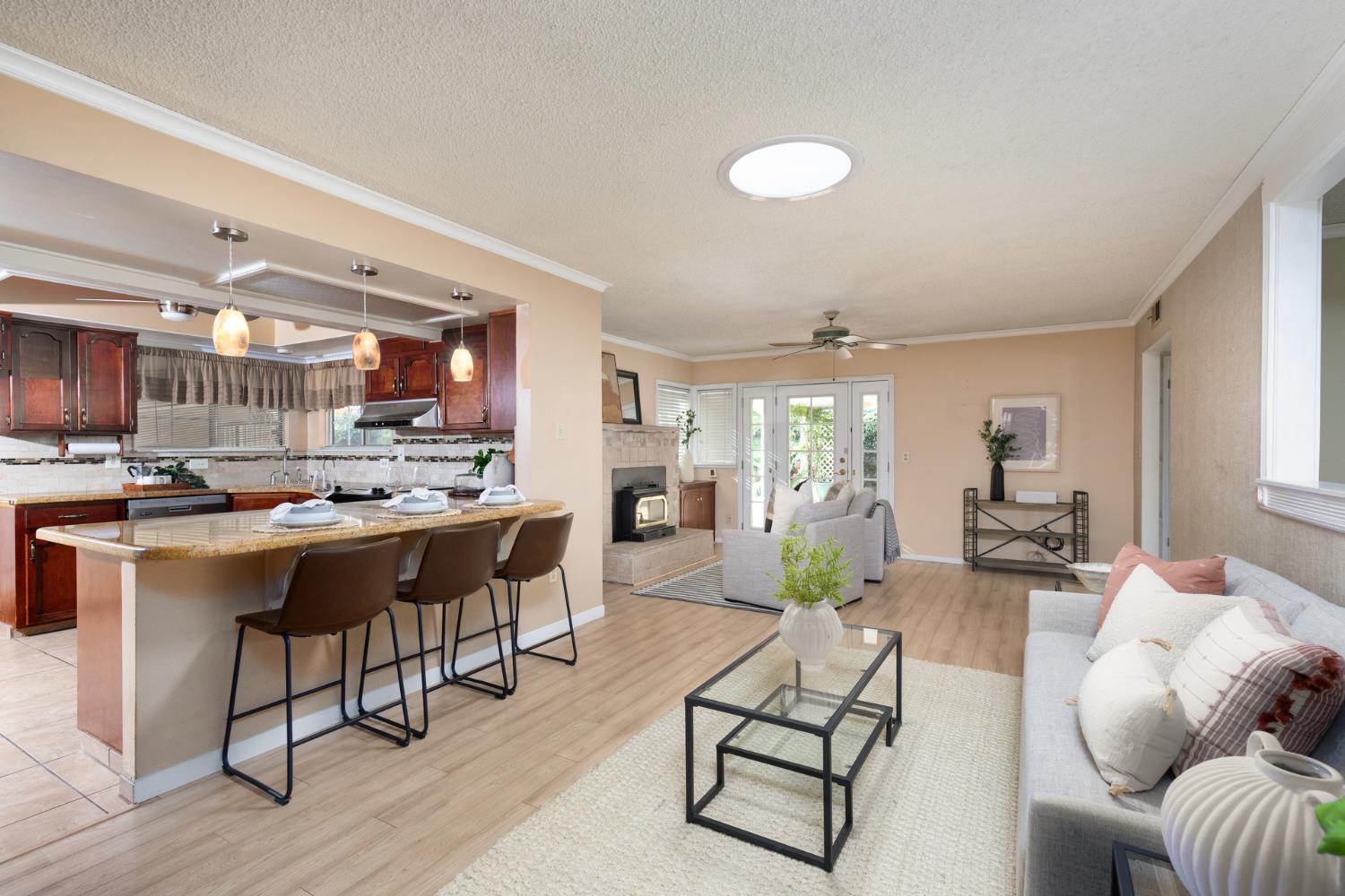 450 W Alluvial Ave, Clovis, CA 93611