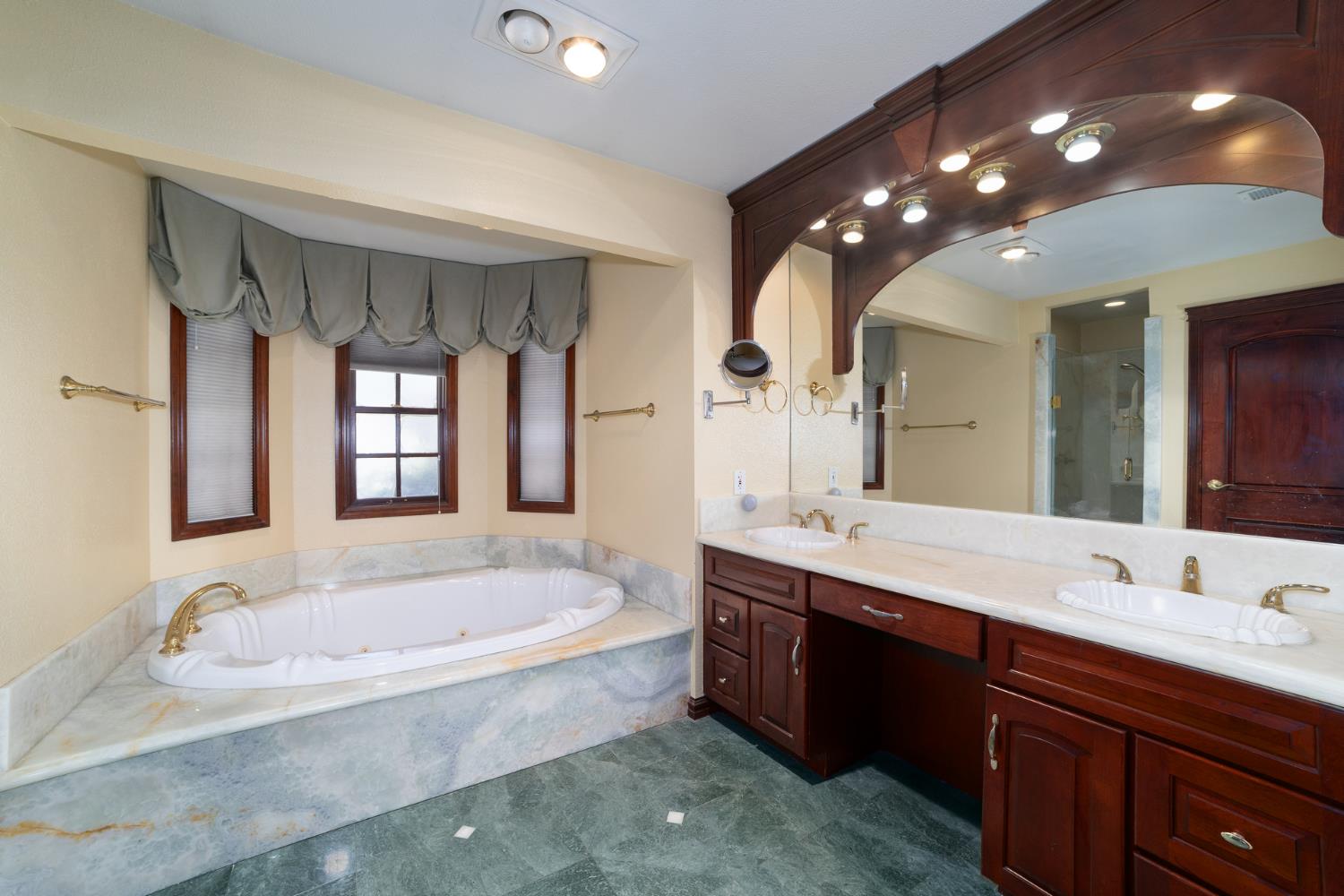 450 W Alluvial Ave, Clovis, CA 93611