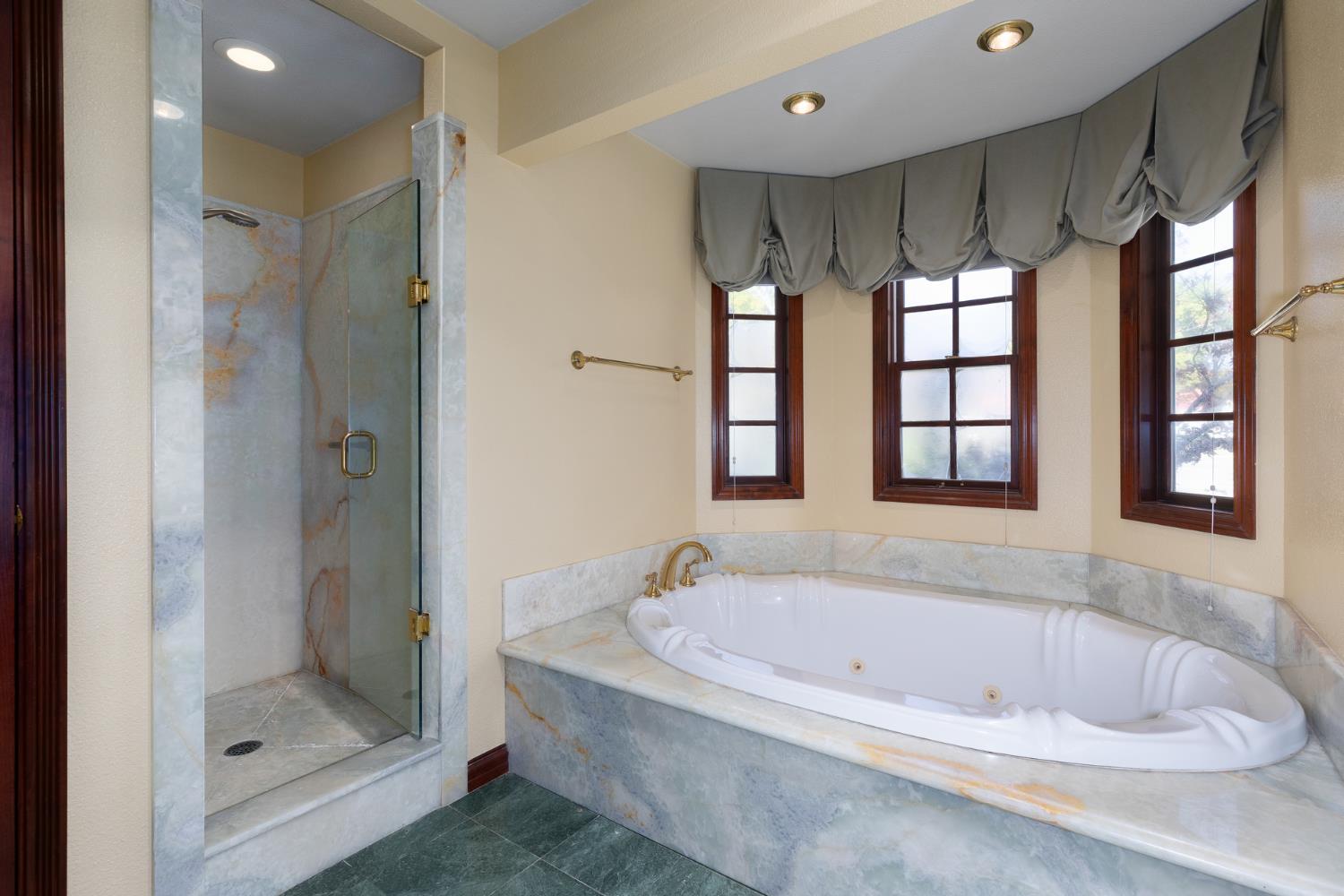 450 W Alluvial Ave, Clovis, CA 93611