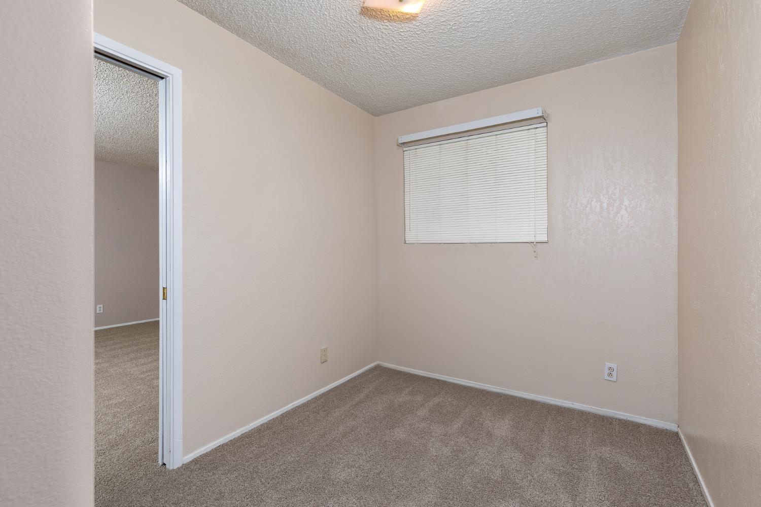 450 W Alluvial Ave, Clovis, CA 93611