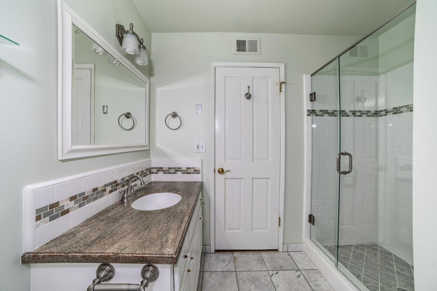 450 W Alluvial Ave, Clovis, CA 93611