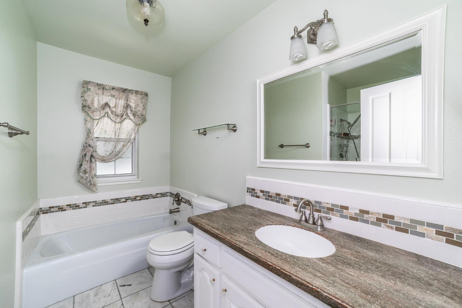 450 W Alluvial Ave, Clovis, CA 93611