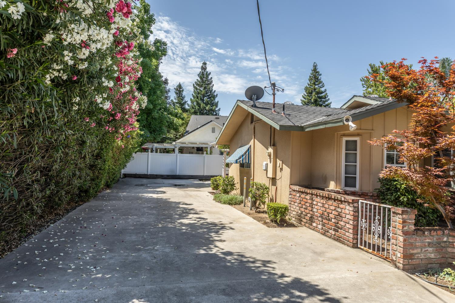 450 W Alluvial Ave, Clovis, CA 93611