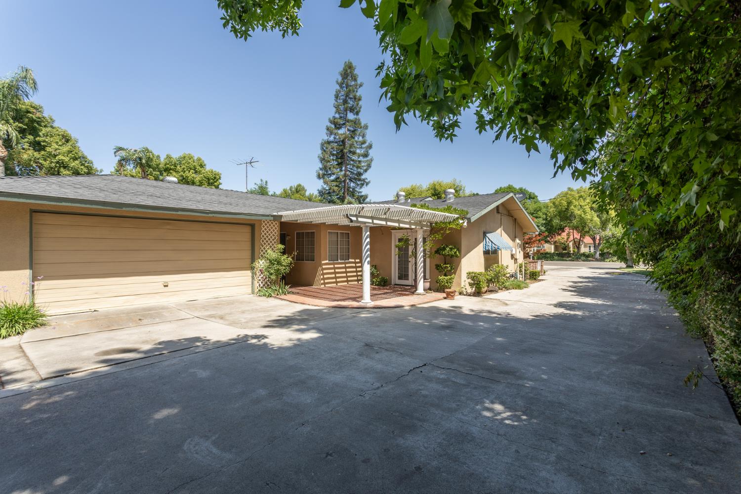 450 W Alluvial Ave, Clovis, CA 93611