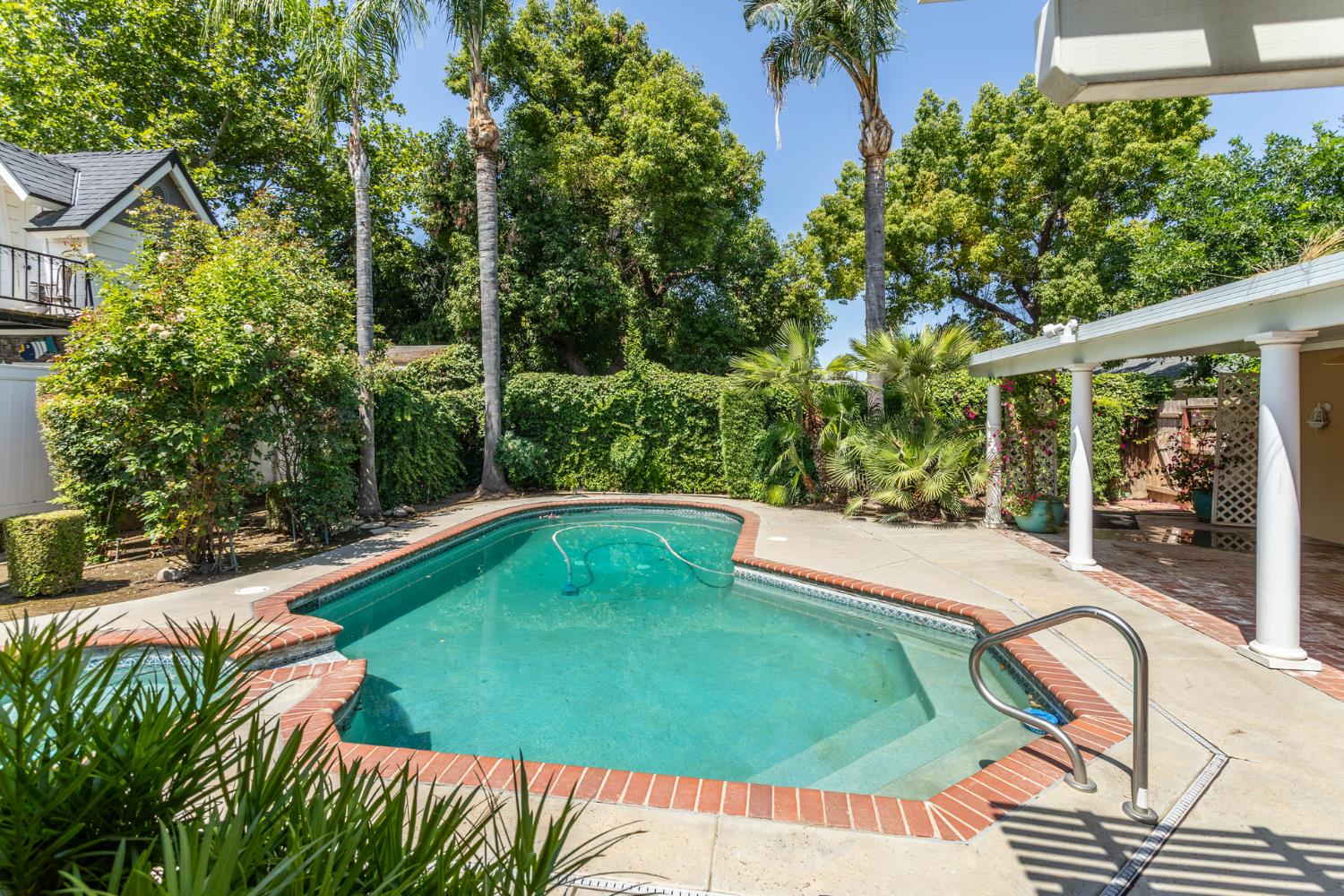 450 W Alluvial Ave, Clovis, CA 93611