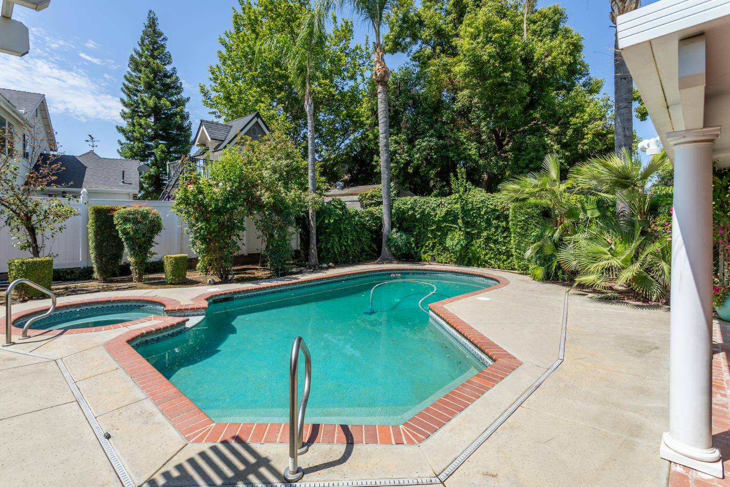 450 W Alluvial Ave, Clovis, CA 93611