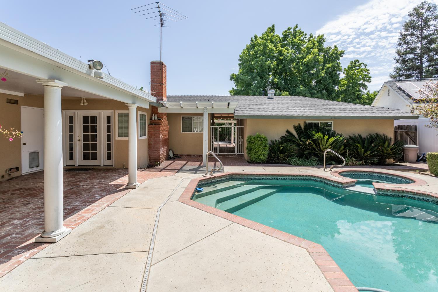 450 W Alluvial Ave, Clovis, CA 93611