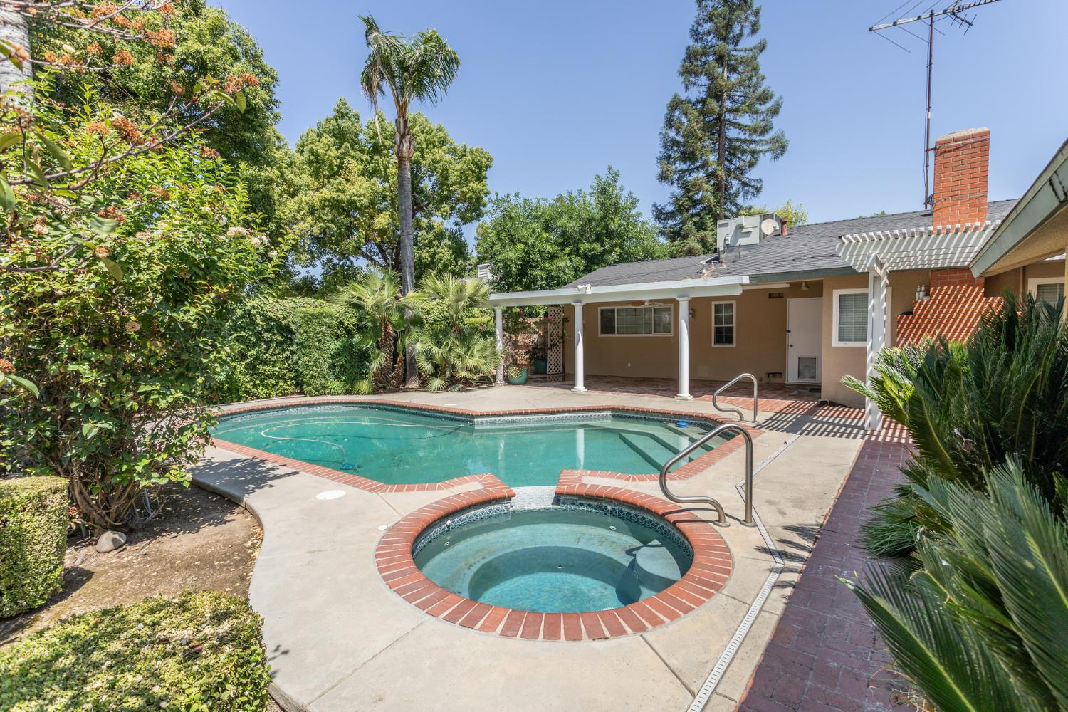 450 W Alluvial Ave, Clovis, CA 93611