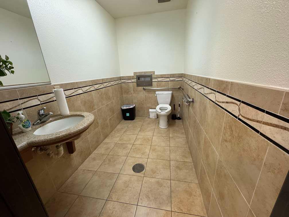 475 E Almond Ave, Madera, CA 93637