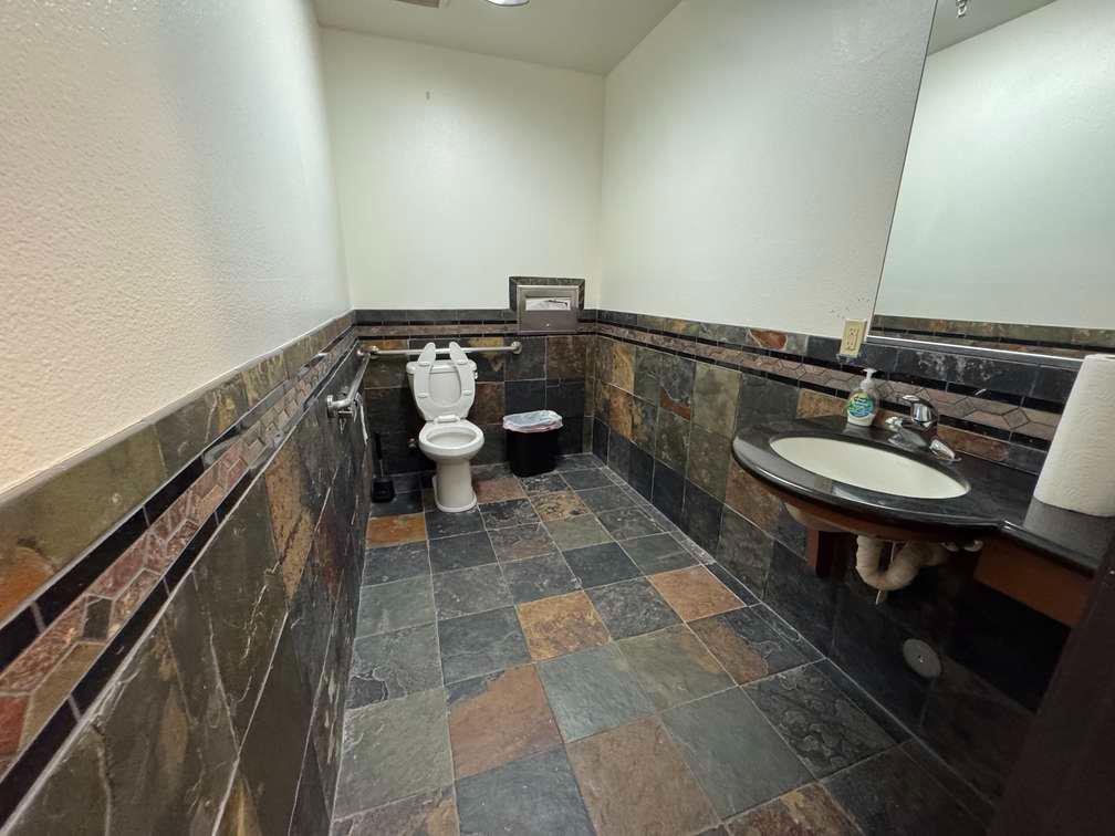 475 E Almond Ave, Madera, CA 93637