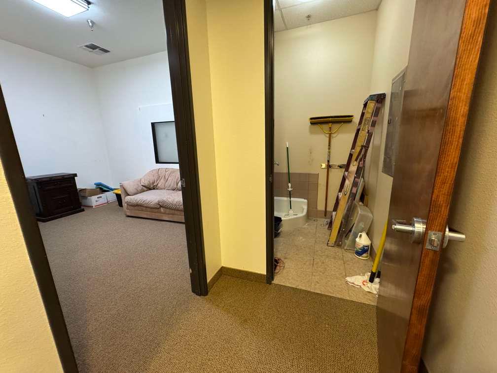 475 E Almond Ave, Madera, CA 93637