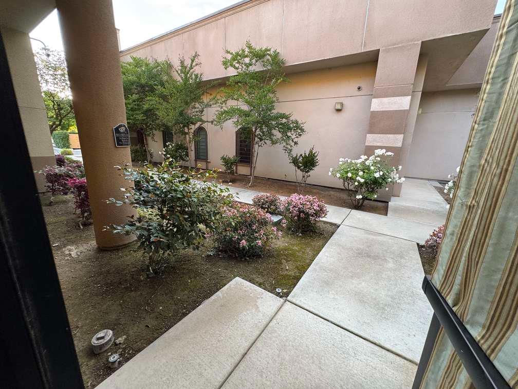 475 E Almond Ave, Madera, CA 93637