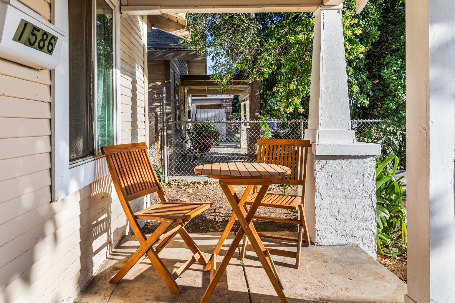 1586 N Calaveras St, Fresno, CA 93728