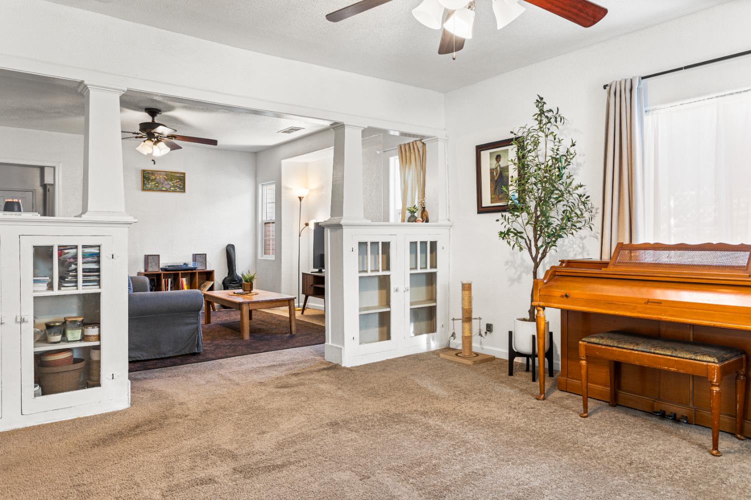 1586 N Calaveras St, Fresno, CA 93728