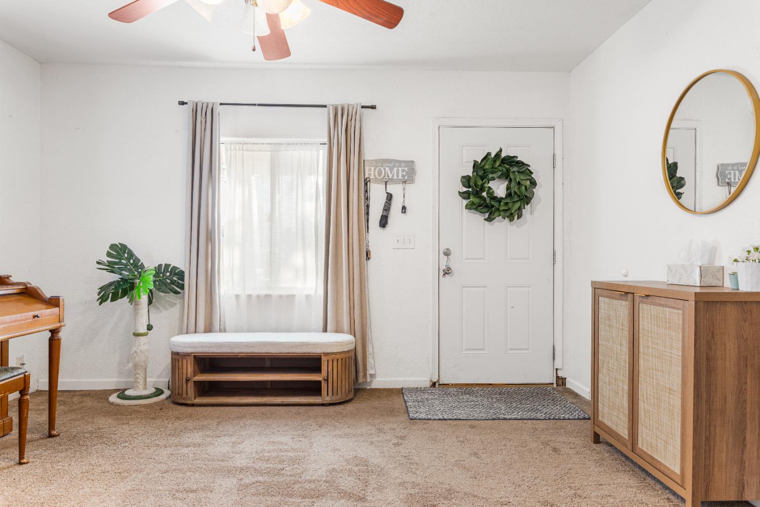 1586 N Calaveras St, Fresno, CA 93728