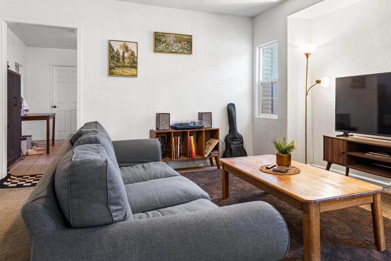 1586 N Calaveras St, Fresno, CA 93728