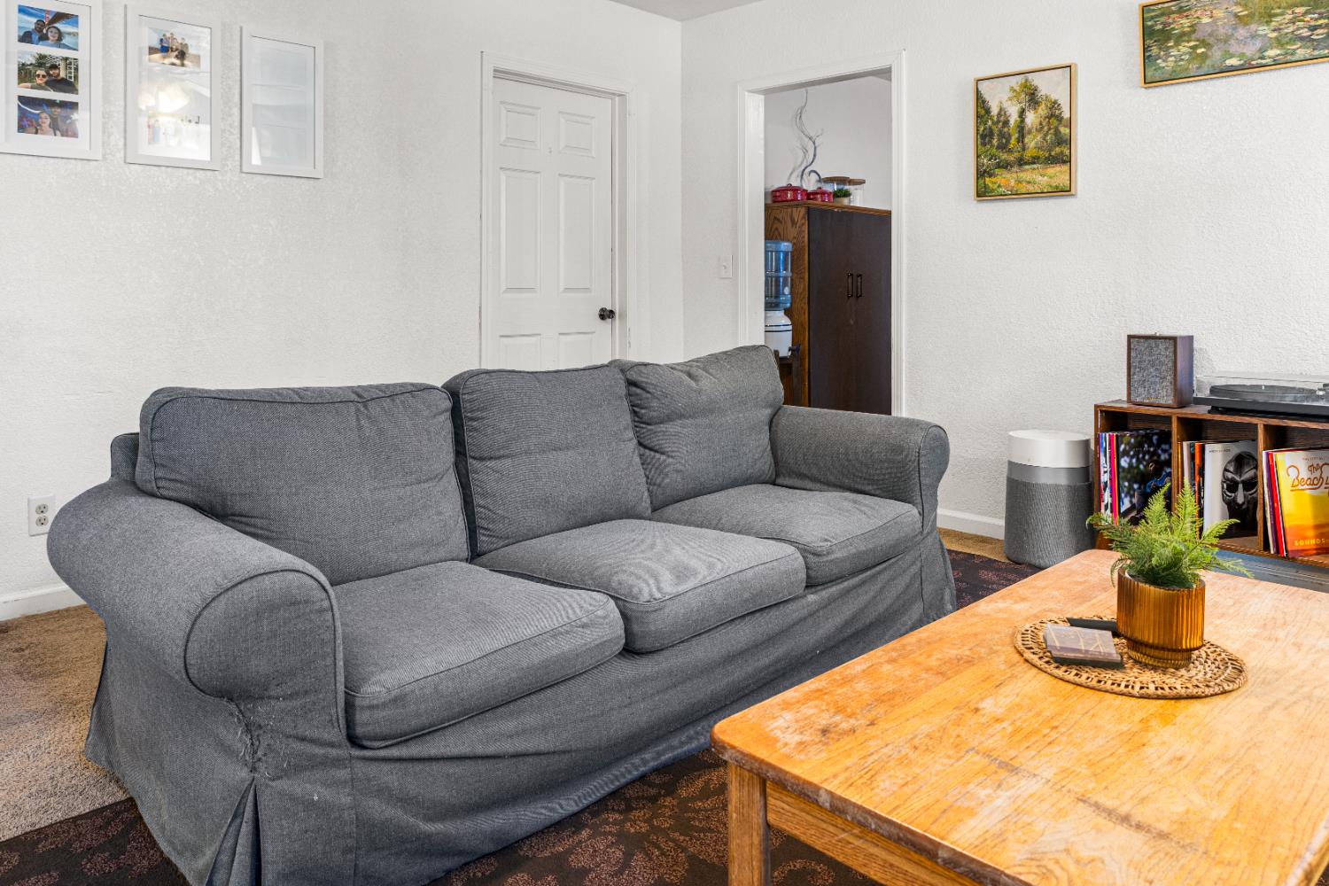 1586 N Calaveras St, Fresno, CA 93728