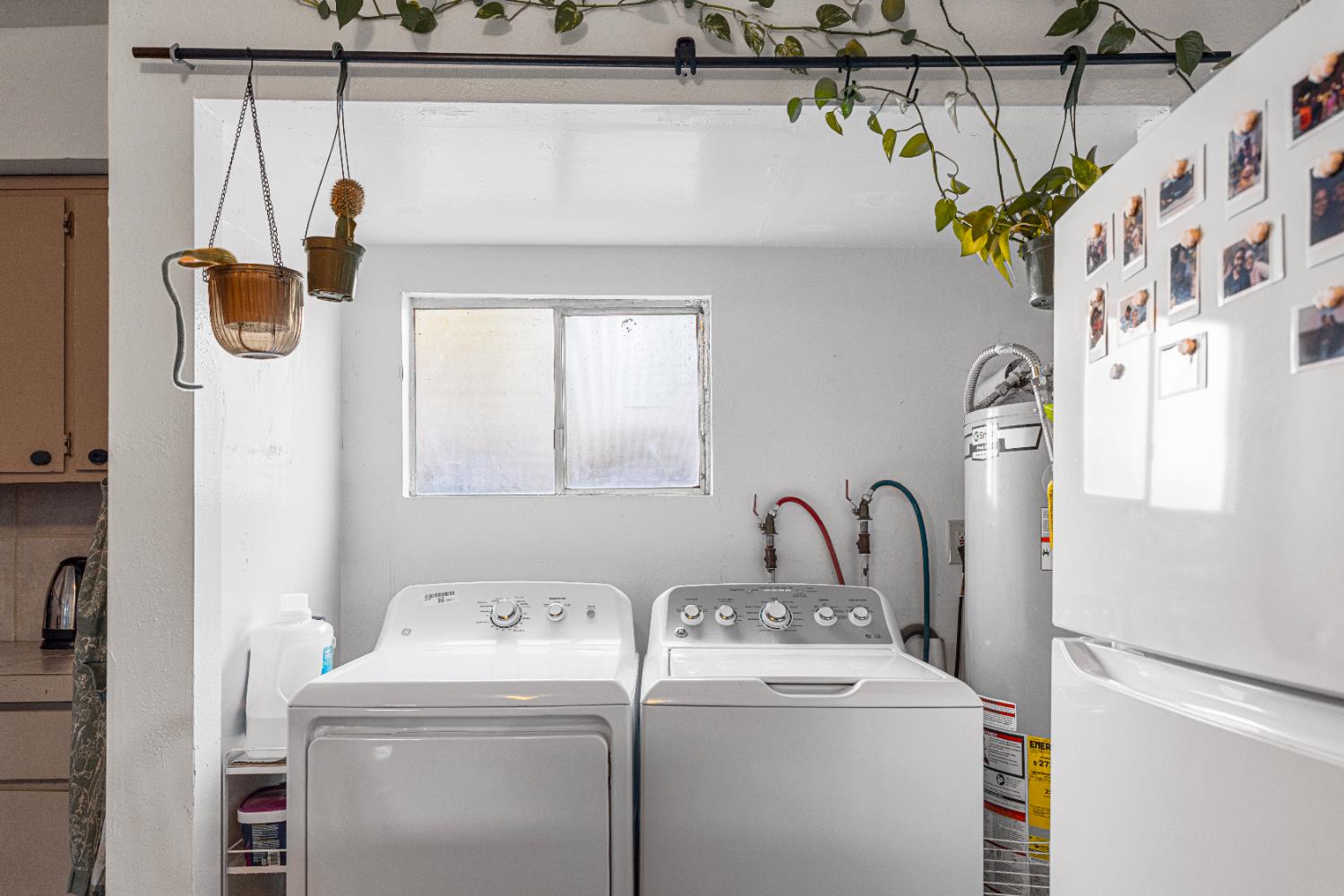 1586 N Calaveras St, Fresno, CA 93728