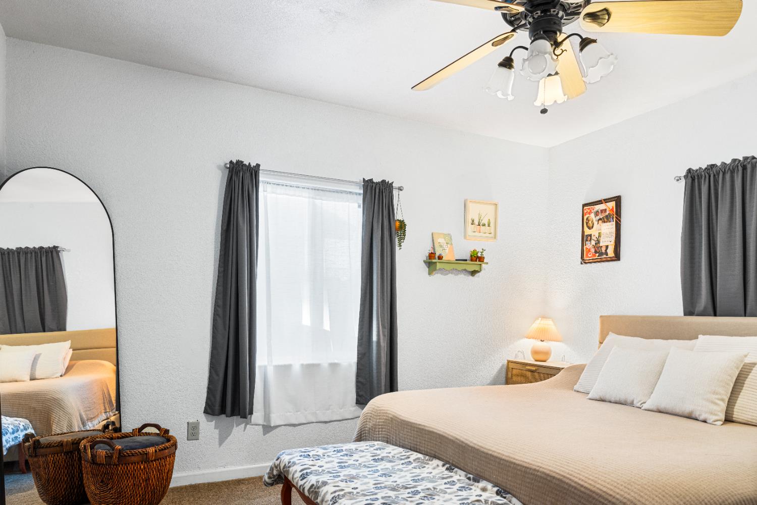 1586 N Calaveras St, Fresno, CA 93728