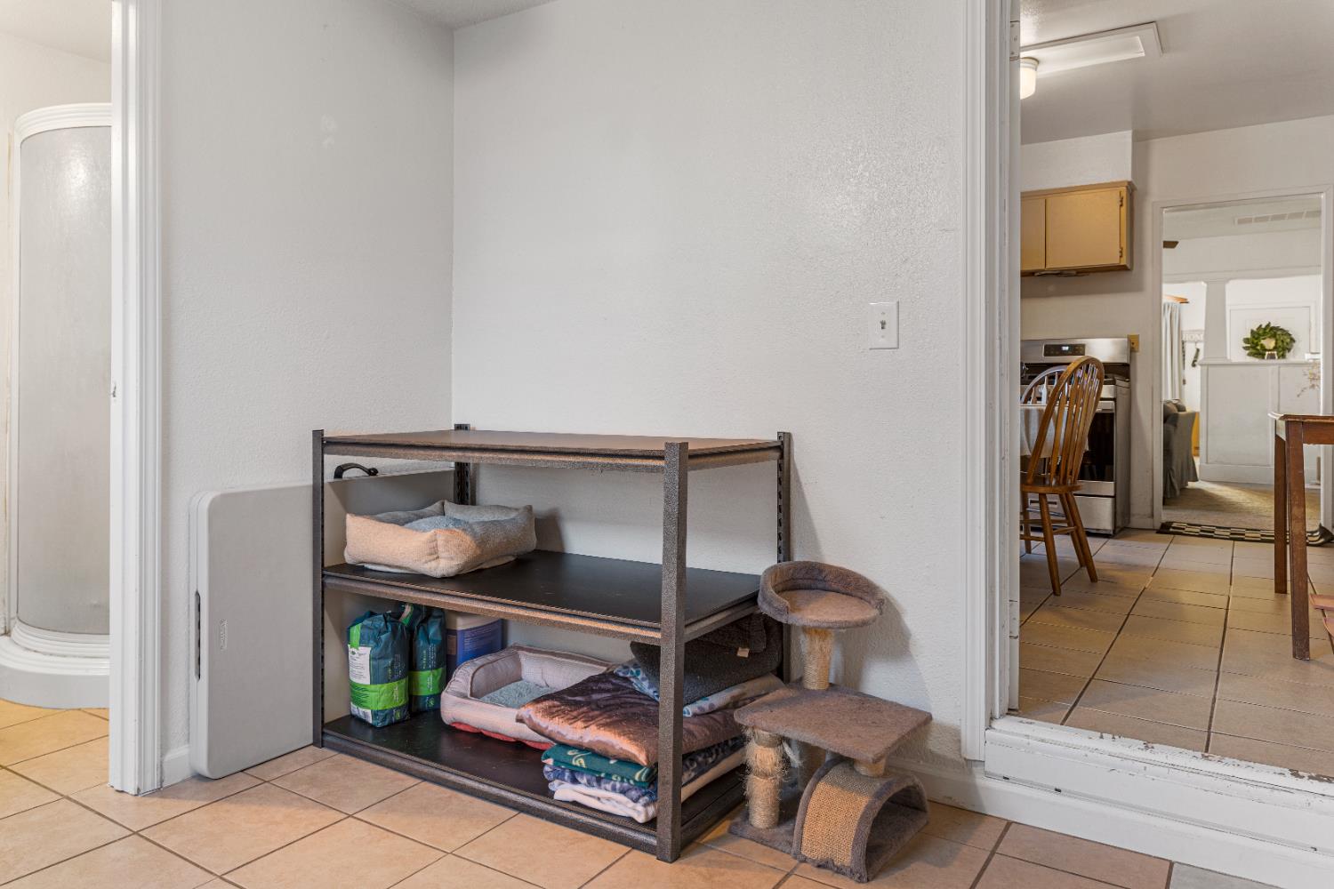 1586 N Calaveras St, Fresno, CA 93728