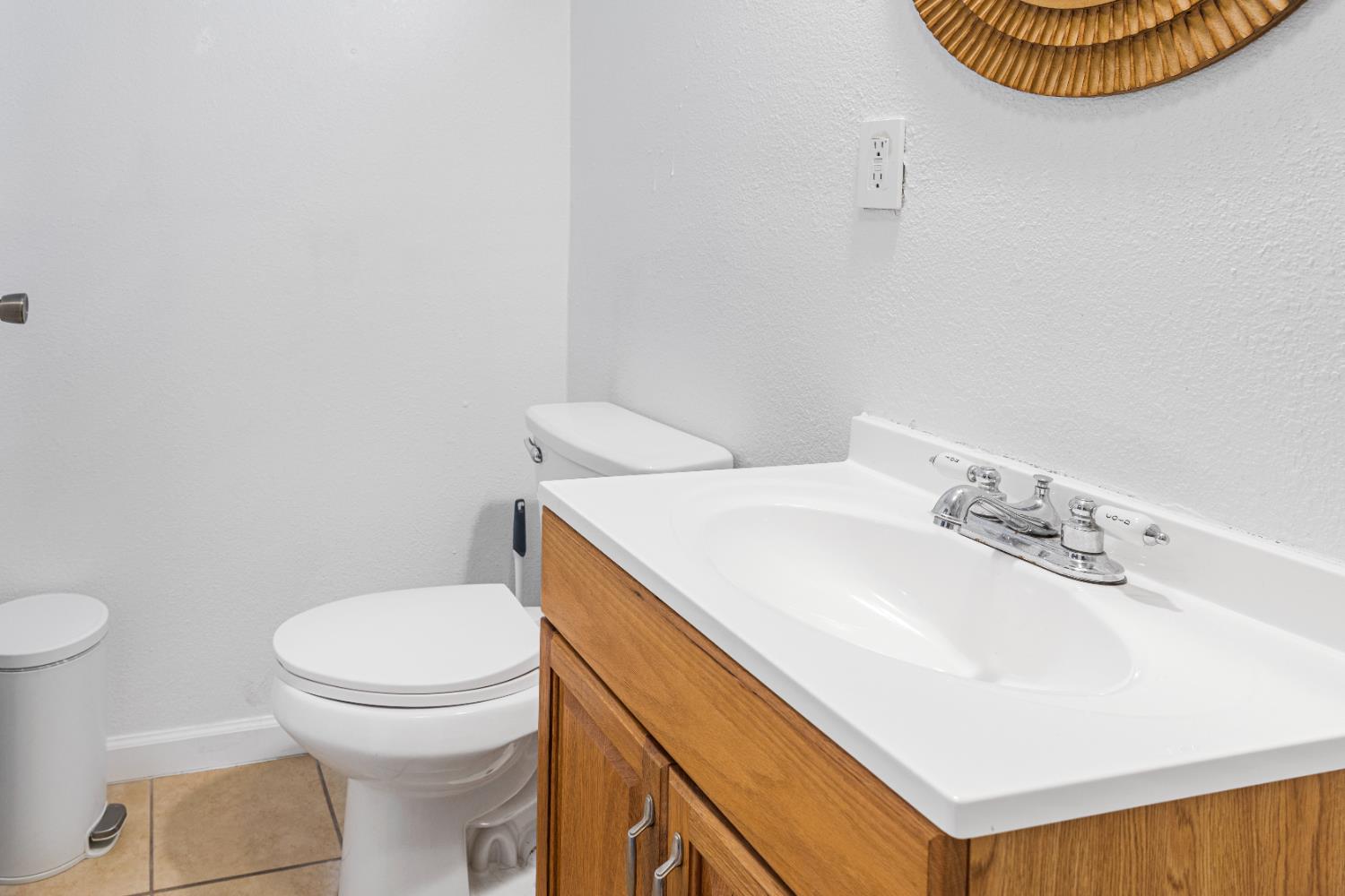 1586 N Calaveras St, Fresno, CA 93728