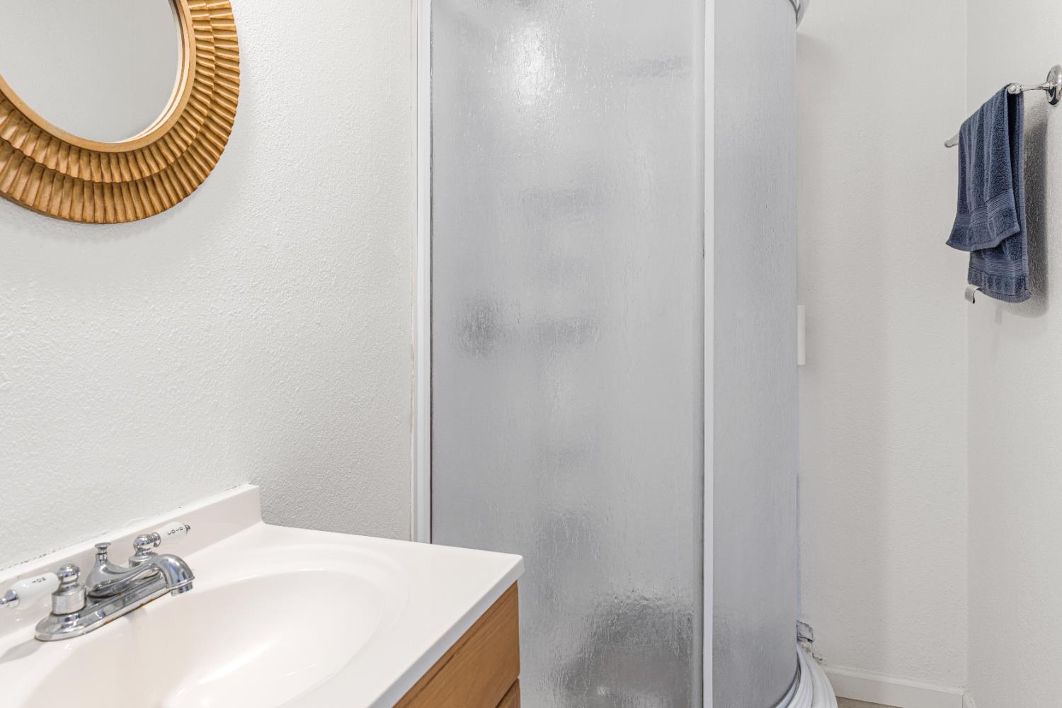 1586 N Calaveras St, Fresno, CA 93728